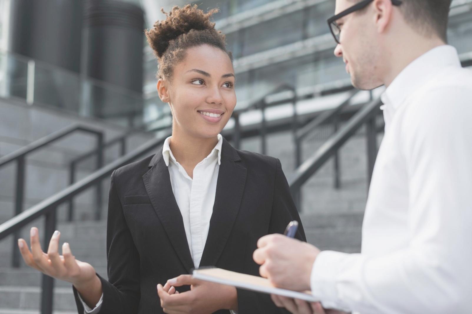 Session de travail en psychologie musicale avec participants engagés dans l'apprentissage